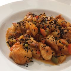 A picture of Sweet and sour chicken.