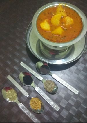 A picture of Panch foran potato curry.