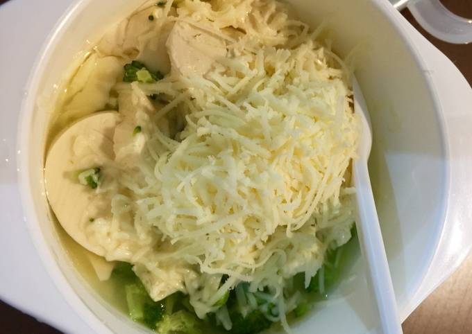 MPASI - Silk tofu, broccoli soup and cheese (6M+)