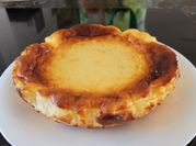 Una foto de postres con queso crema