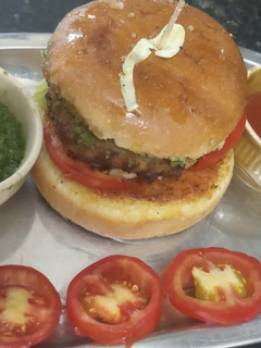 यम्मी बर्गर (yummy burger recipe in Hindi) रेसिपी मुख्य फोटो