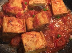 Hình của món Đậu hũ dồn thịt sốt cà.