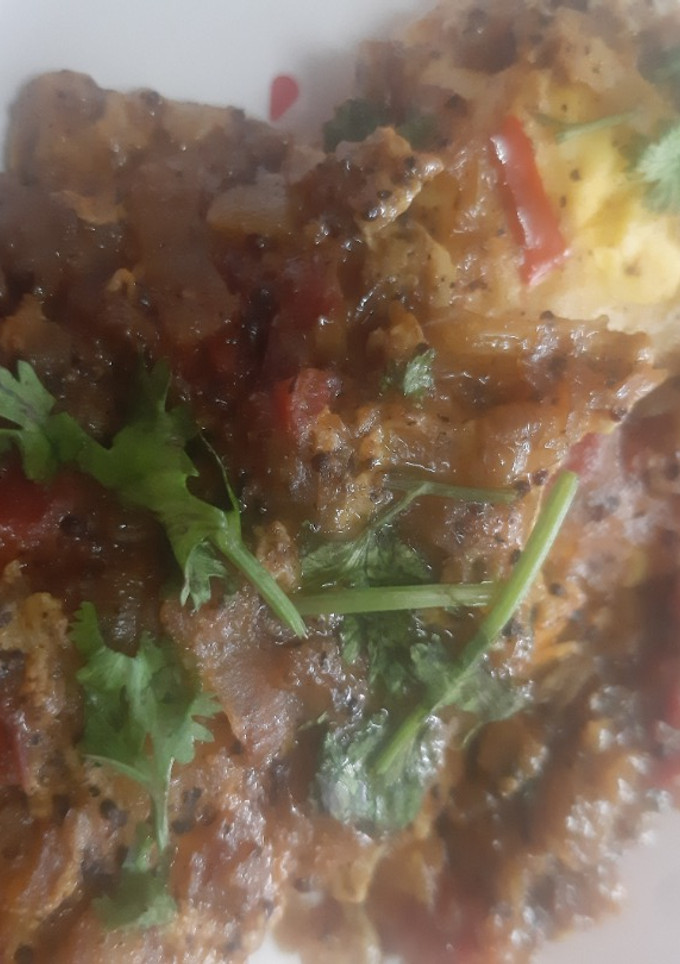 மிளகு பூண்டு முட்டை கிரேவி (Milagu poondu muttai gravy recipe in tamil) செய்முறை முக்கிய புகைப்படம்
