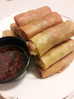 A picture of Curry chicken spring rolls.