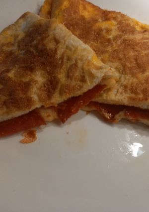 Szalámis tojáslepény recept fotója