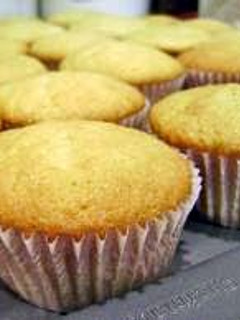 A picture of Vanilla Cupcakes.