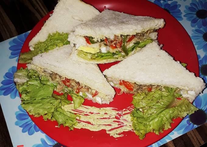 How to Prepare Quick Egg, Chicken Fajita Sandwich