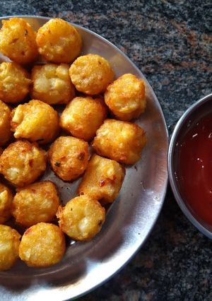 A picture of Cheese potato balls.