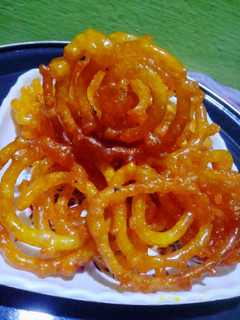 झटपट करारी जलेबी (Jhatpat karari jalebi recipe in hindi) रेसिपी मुख्य फोटो