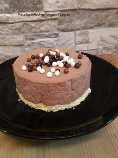 Una foto de Tarta mousse de chocolate y corazón de trufa
