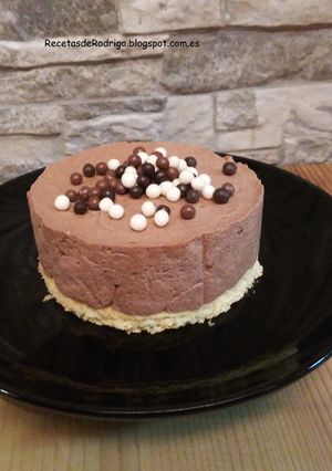 Una foto de Tarta mousse de chocolate y corazón de trufa