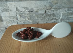 Una foto de Falso caviar de chocolate negro