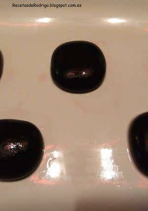 Una foto de Raviolis esféricos de mora
