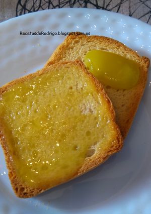 Una foto de Emulsión de aceite de Oliva (para untar)