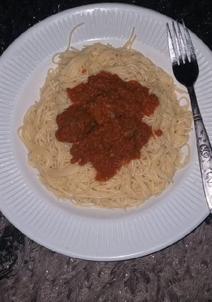 A picture of Spaghetti and stew.
