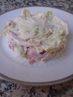 Una foto de Ensalada de puerro y jamón york