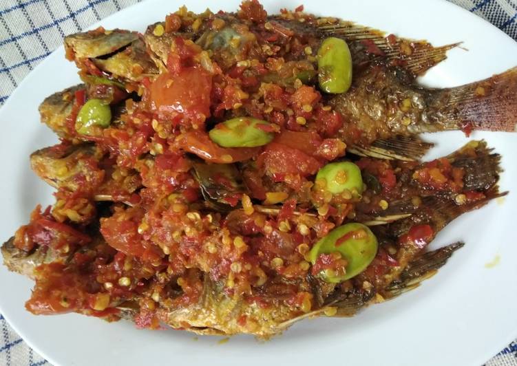 Proses Menyiapkan Balado ikan mujair yang simpel