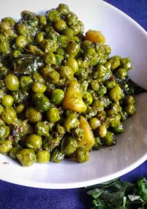 मटार उसळ (हिरव्या मसाल्याची) (matar usal recipe in marathi) रेसिपी चे मुख्य फोटो 