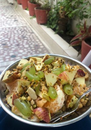 फ़्रूट सलाद (fruit salad recipe in Hindi) रेसिपी मुख्य फोटो