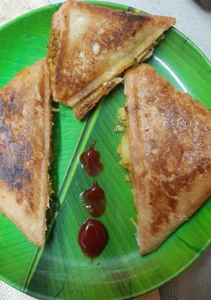आलू ब्रेड सैंडविच (aloo bread sandwich recipe in Hindi) रेसिपी मुख्य फोटो