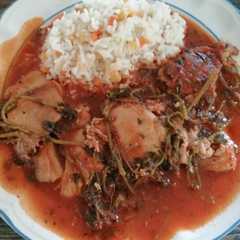 Una foto de Chuleta de puerco con verdolagas en salsa mixta fácil