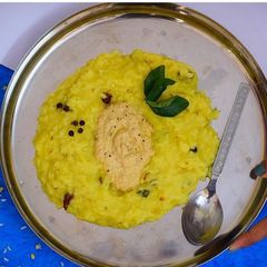 A picture of South Indian style khara pongal.