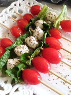 Φωτογραφία της συνταγής Καλαμάκια με ντοματίνια και μοτσαρέλα