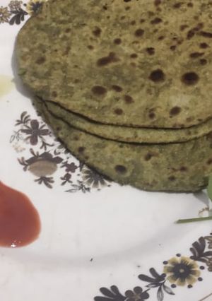 बथुआ मसाला पराठा (Bathua masala paratha recipe in hindi) रेसिपी मुख्य फोटो