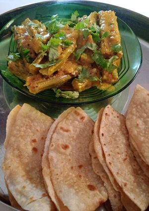 ભરેલા સરગવાનું શાક (Bharela Saragva Shak Recipe In Gujarati) રેસીપી મુખ્ય ફોટો
