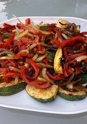 Une photo de Courgettes rondes et poivron grillés aux épices italiennes (recette plancha)