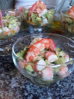 Una foto de Ensalada de langostinos marinados