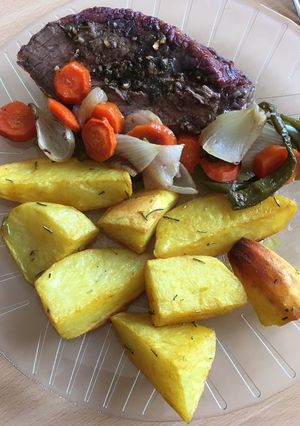 Una foto de Carne al horno con papas