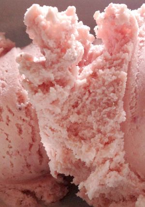 Una foto de Helado de fresa sin azúcar, muy fácil
