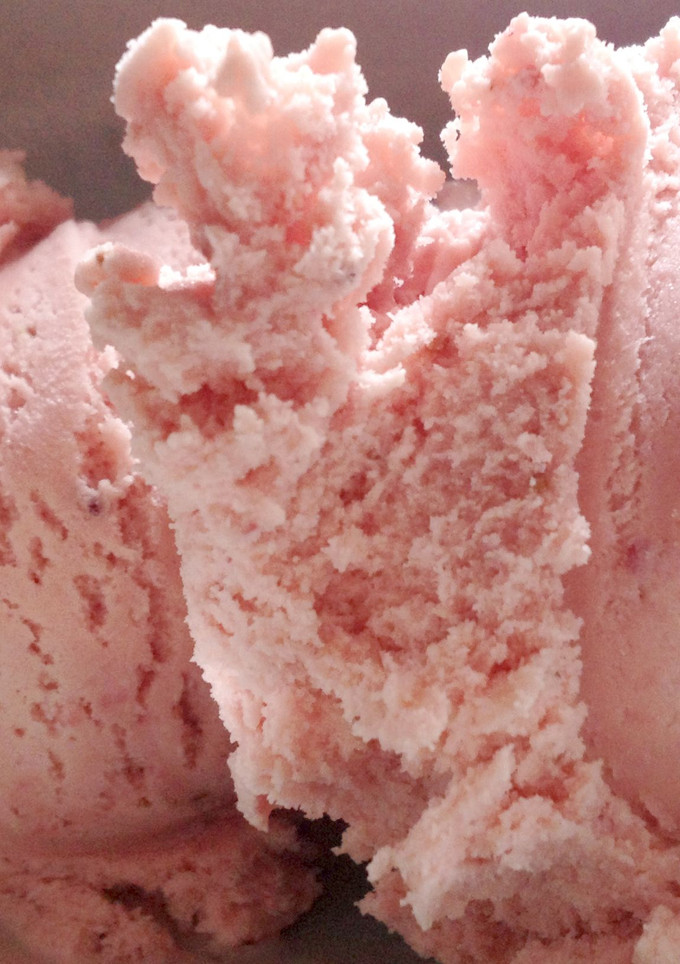 Una foto de Helado de fresa sin azúcar, muy fácil