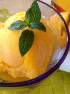 Una foto de Helado de mango y yogurt fitness