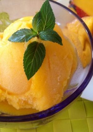 Una foto de Helado de mango y yogurt fitness
