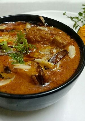 A picture of Chicken shahi korma.