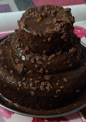 चॉकलेट बिस्कुट केक तीन तल्ला (chocolate biscuit cake tin talla recipe in Hindi) रेसिपी मुख्य फोटो