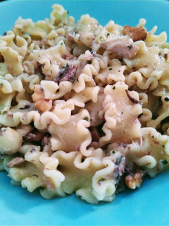 Una foto de Pasta con sardinas y frutos secos