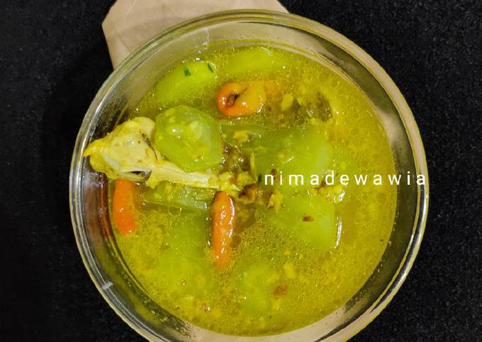 Cara Gampang Menyiapkan Sayur Mentimun Kuah (Jukut Timun), Enak