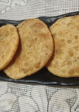 A picture of Aloo Kachori.