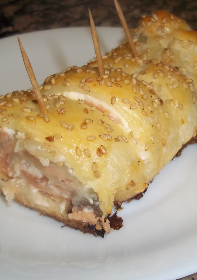 Una foto de Piruletas de hojaldre con salmón y queso philadelphia