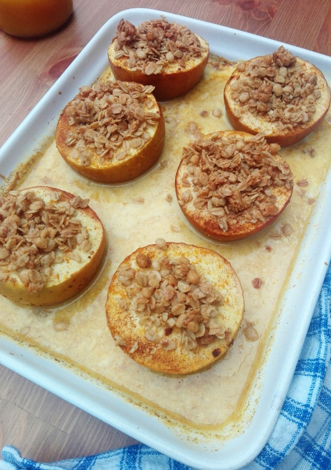 Una foto de Manzanas asadas rellenas de cereales granola