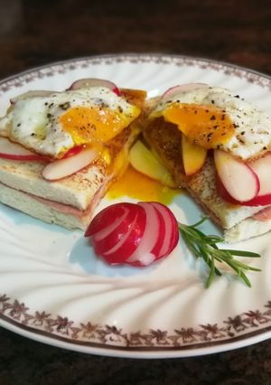 Una foto de Pan Bimbo templado con huevo y queso light