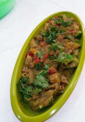A picture of Thai green curry.