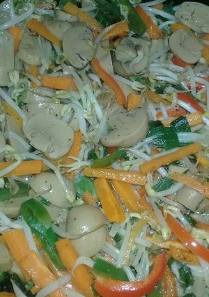 Una foto de Salteado de verduras en vino blanco