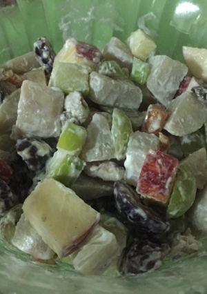 Una foto de Ensalada de patata, manzana y uvas