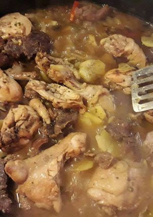 Una foto de Pollo a la cerveza con papas al disco