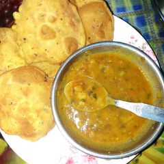 মথুরা স্পেশাল বেদমি পুরি আর তরকারি(mathura speshal bedmi puri tarkari recipe in Bengali) A picture of মথুরা স্পেশাল বেদমি পুরি আর তরকারি(mathura speshal bedmi puri tarkari recipe in Bengali).