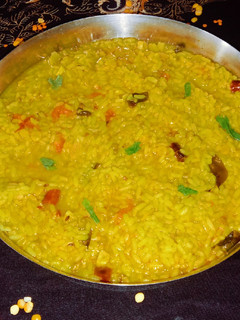 मसाला खिचड़ी (Masala Khichdi recipe in hindi) रेसिपी मुख्य फोटो